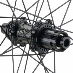 Tune Schwarzbrenner 20 Skyline Disc Center Lock Carbon 28" Laufrad 6 Tune Schwarzbrenner 20 Skyline Disc Center Lock Carbon 28" Laufrad -Fulcrum Verkäufe 461147